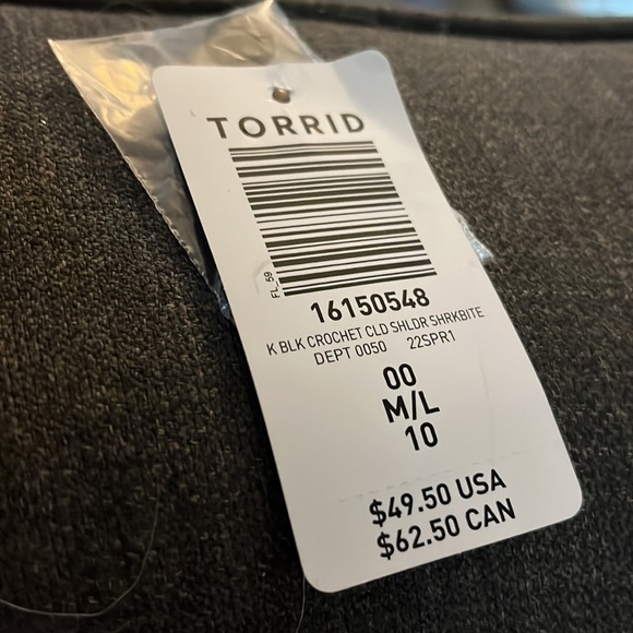 NWT TORRID COLD SHOULDER SHARKBITE HEM TOP 🔥🔥🔥 - Picture 7 of 8